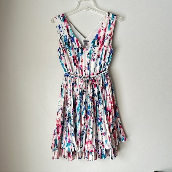 Chelsea 28 pleated Floral V-Neck Flare mini Dress sz 4 - Picture 2 of 11